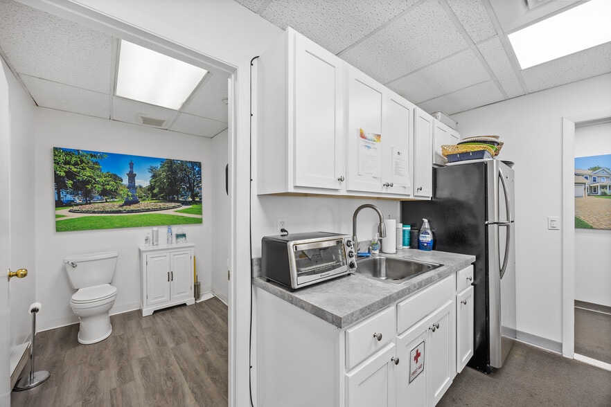 More Photos Of 179 N Broad St, Milford Medical For Lease