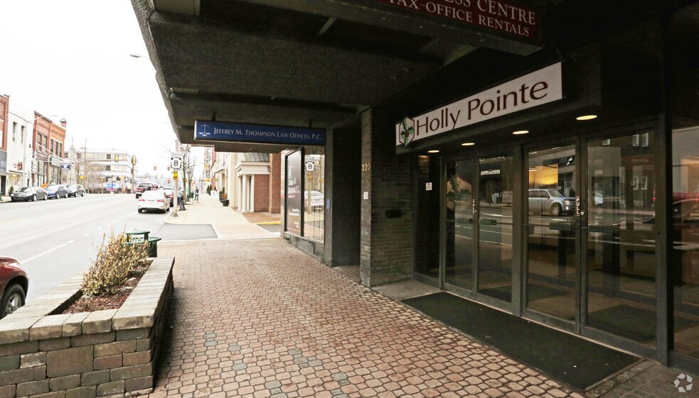 More Photos Of 220 S Main St, Butler Medical For Lease