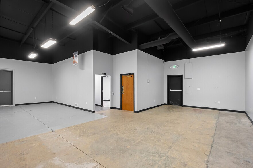 More Photos Of 3537 W Two Mile House Rd, Columbus General Retail For Lease