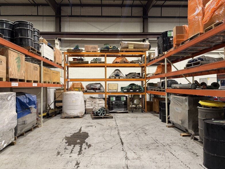 More Photos Of 1406-1414 E Pine St, Midland Warehouse For Lease