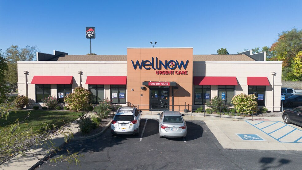 More Photos Of 123 S Franklin Rd, Bloomington Storefront For Sale