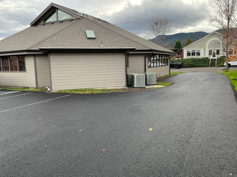 More Photos Of 400 Williamson Way, Ashland Office Residential For Sale