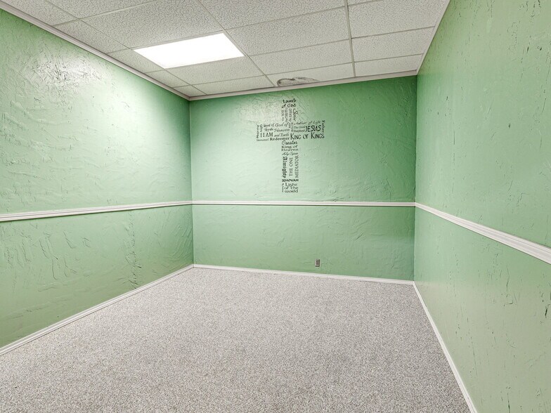 More Photos Of 6009 NW Expressway St, Oklahoma City Specialty For Sale