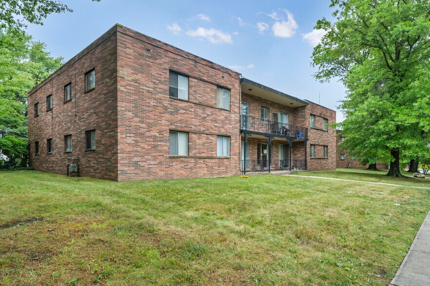 More Photos Of 818-850 S Green Rd, South Euclid Apartments For Sale