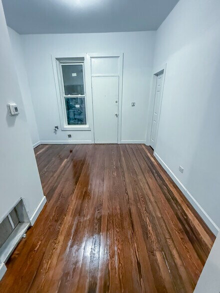 More Photos Of 8714 S Commercial Ave, Chicago Multifamily For Lease