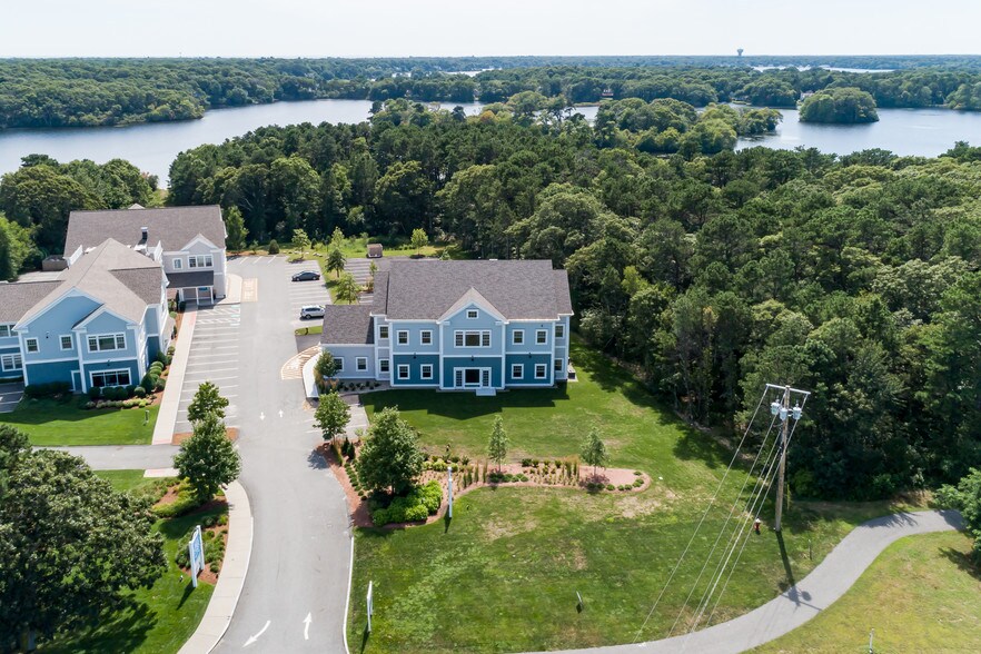 More Photos Of 1575 Iyannough Rd, Hyannis Office For Lease