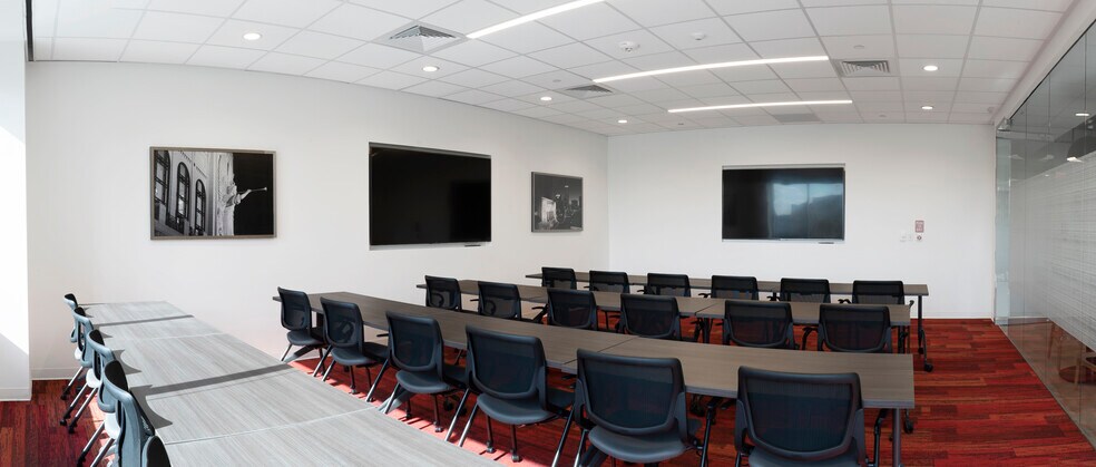 More Photos Of 600 W 6th St, Fort Worth Coworking Space