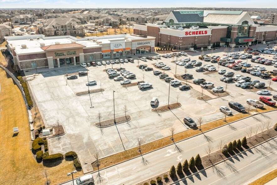 More Photos Of 6403 W 135th St, Overland Park Storefront For Lease