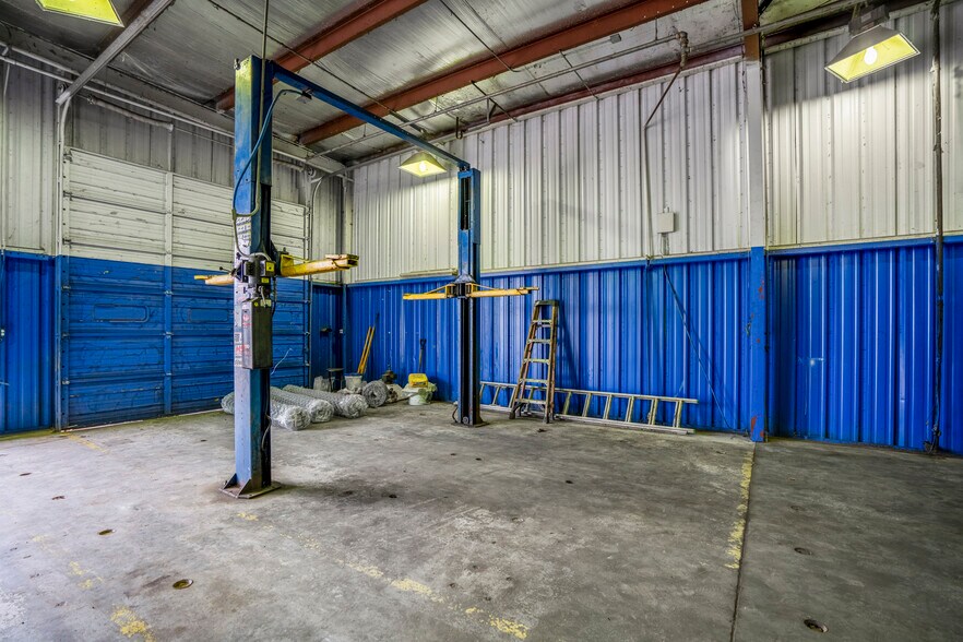 More Photos Of 80 Sorters McClellan rd, Kingwood Warehouse For Sale