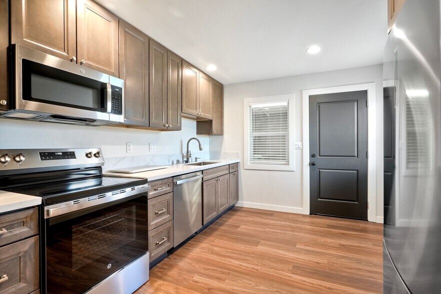 More Photos Of 1045 Main St, Ramona Freestanding For Lease