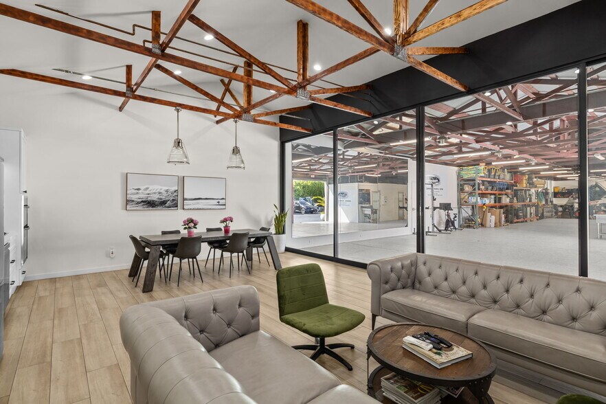 More Photos Of 133 Sunnyway Dr, Ventura Warehouse For Lease