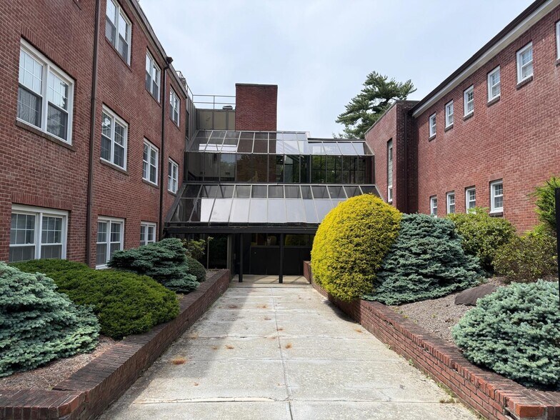 More Photos Of 2 Stowe Rd, Peekskill Medical For Lease