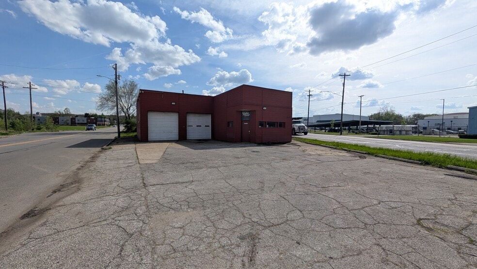 Primary Photo Of 1402 Prairie Ave, South Bend Auto Repair For Lease