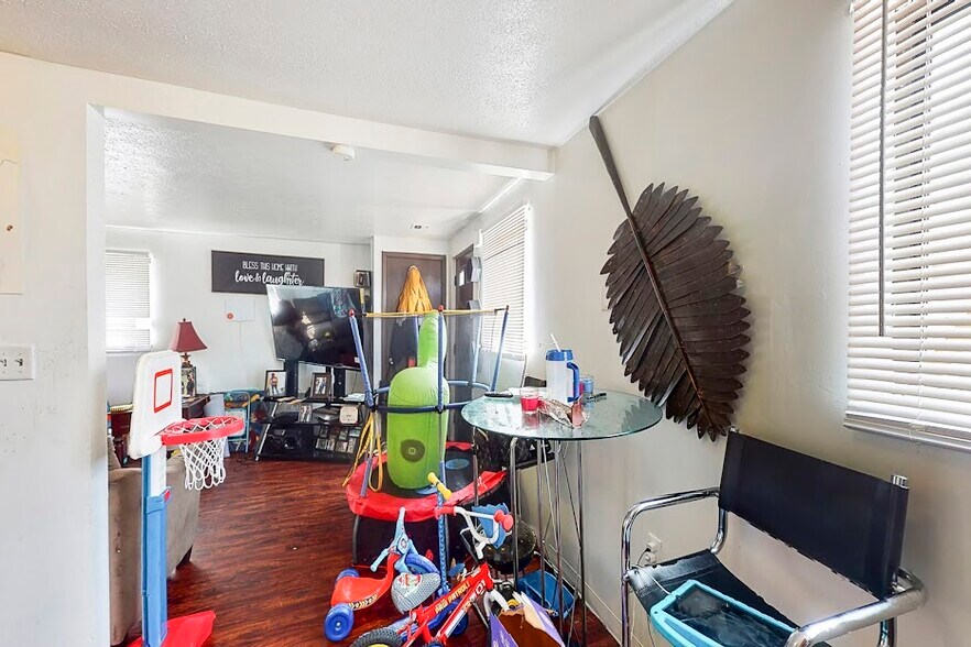 More Photos Of 420 Broadway Ave, McKees Rocks Apartments For Sale