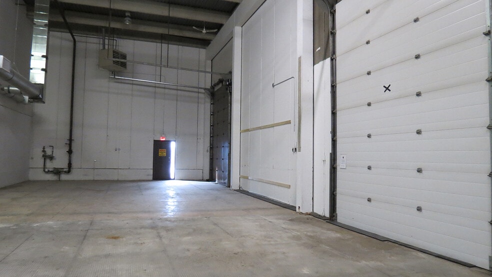 More Photos Of 9705 Horton Rd SW, Calgary Unknown For Lease