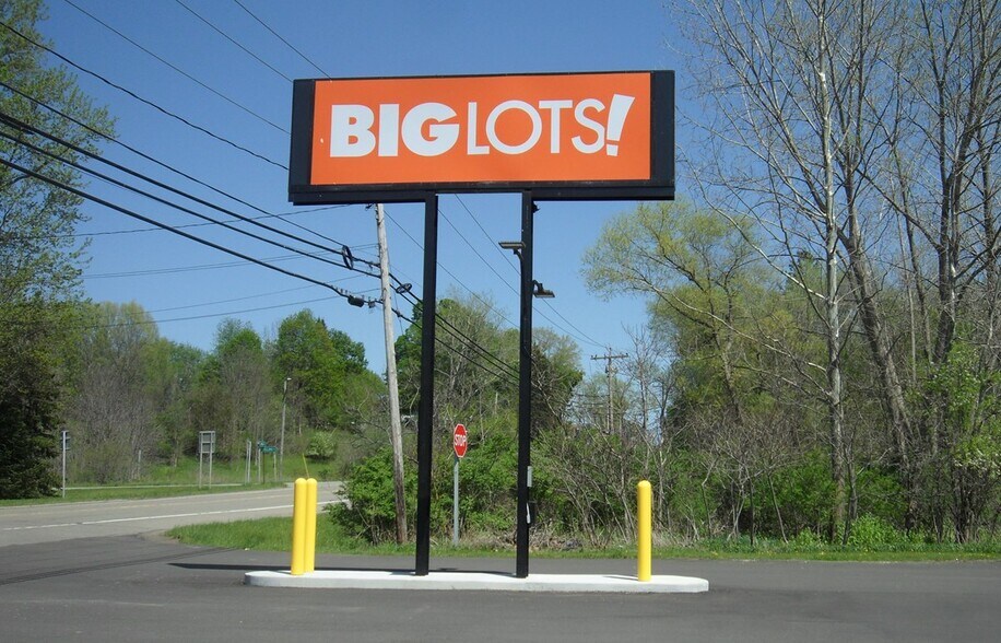 More Photos Of 2221 Main St, Collins Freestanding For Lease