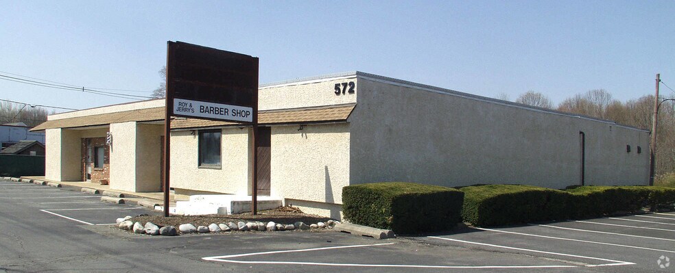 More Photos Of 4 Tennis Ct, Hamilton Health Club For Lease