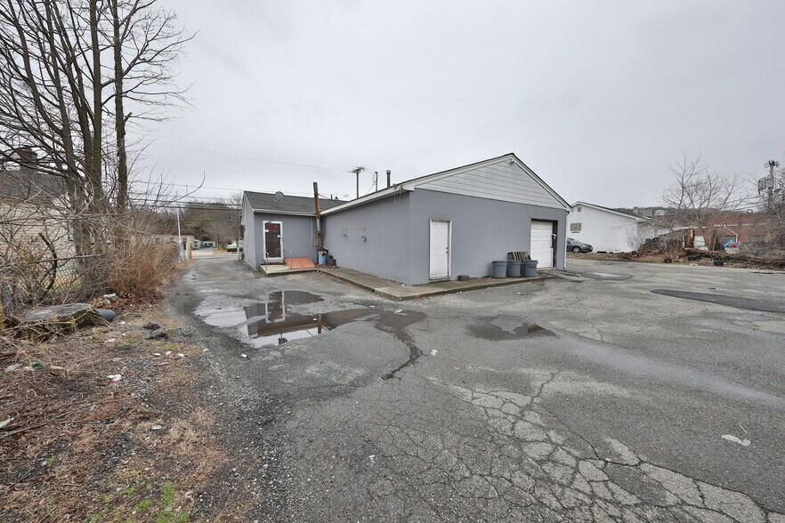 More Photos Of 301-303 S Salem St, Dover Freestanding For Lease