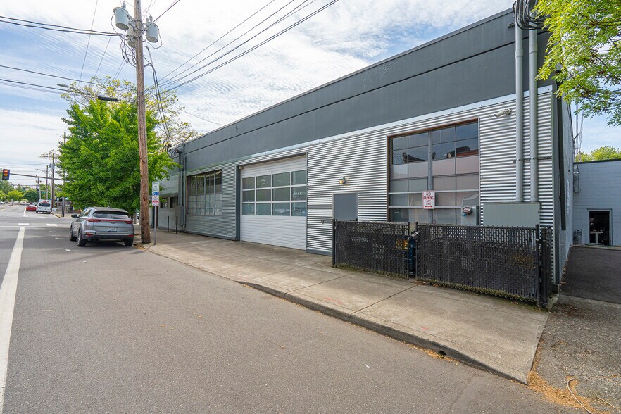 Primary Photo Of 1714 Broadway St, Vancouver Auto Repair For Lease
