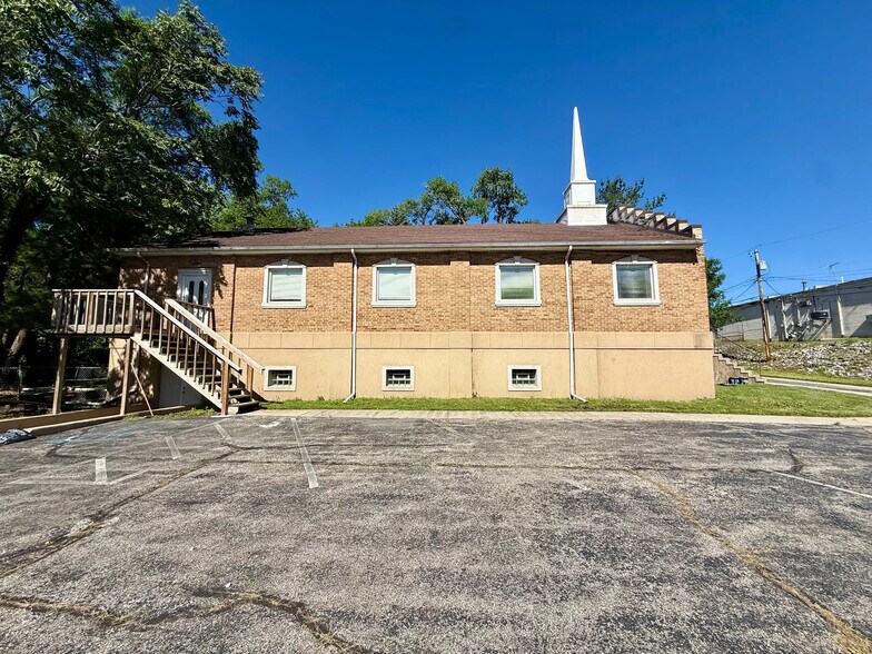 More Photos Of 11107 Thiel St, Saint John Office For Sale