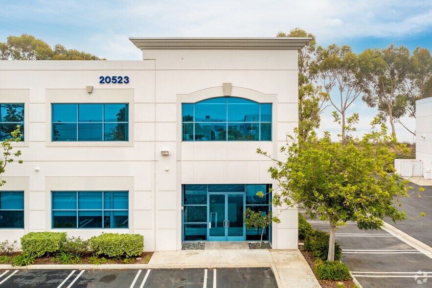 More Photos Of 20521 Crescent Bay Dr, Lake Forest Light Manufacturing For Lease