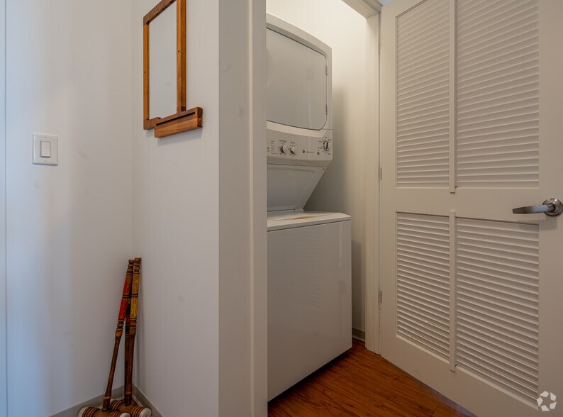 More Photos Of 1369 Spruce Pl, Minneapolis Apartments For Lease
