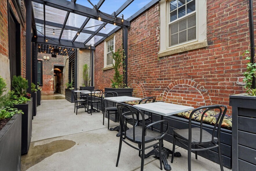 More Photos Of 140 N 2nd St, Philadelphia Hotel For Sale