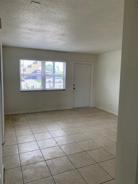 More Photos Of 1634 W 26th Ct, Riviera Beach Apartments For Sale