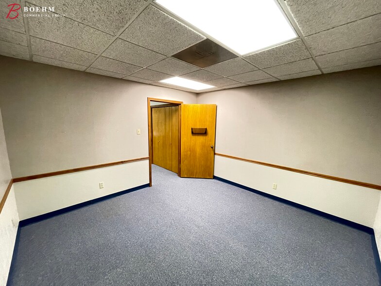 More Photos Of 204 -208 Cully Dr, Kerrville Office For Lease