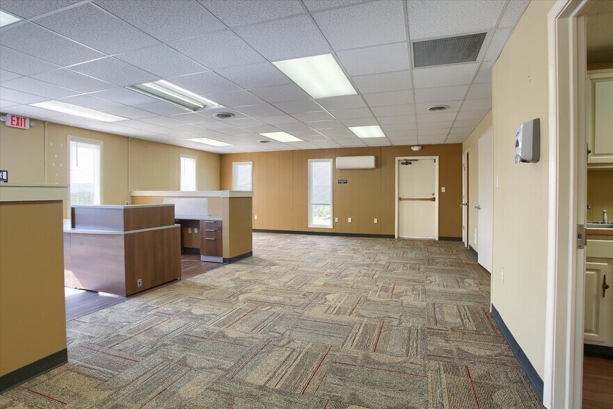 More Photos Of 55 W Shortcut Rd, Newport Loft Creative Space For Sale