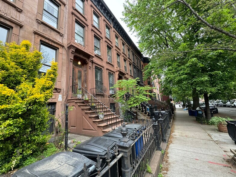 More Photos Of 128 Hancock St, Brooklyn Apartments For Sale