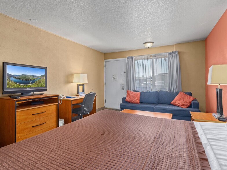 More Photos Of 1208 N Colorado Ave, Brush Hotel For Sale