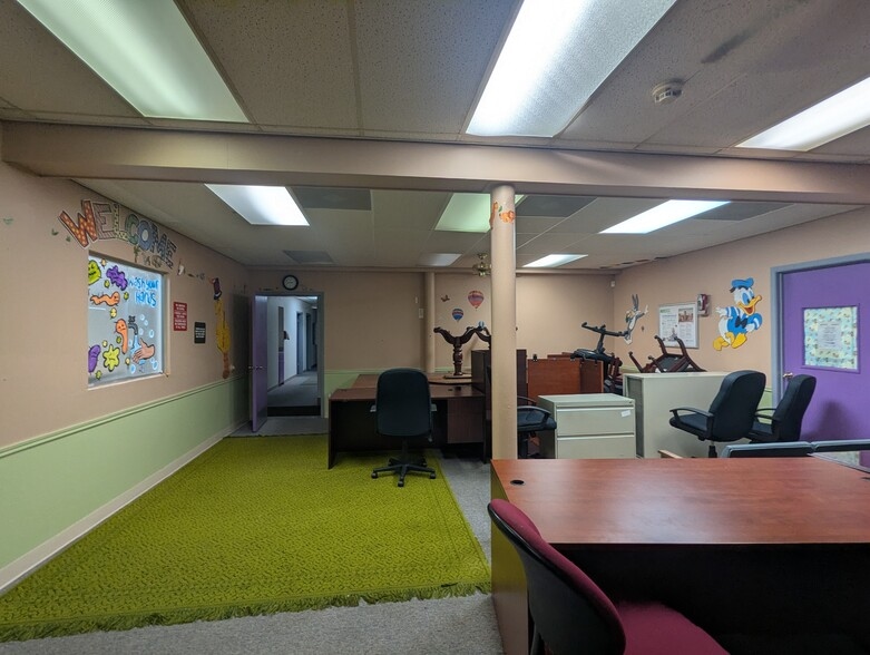 More Photos Of 715 Orleans St, Beaumont Office For Sale