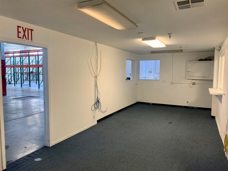 More Photos Of 1535 Rollins Rd, Burlingame Warehouse For Lease