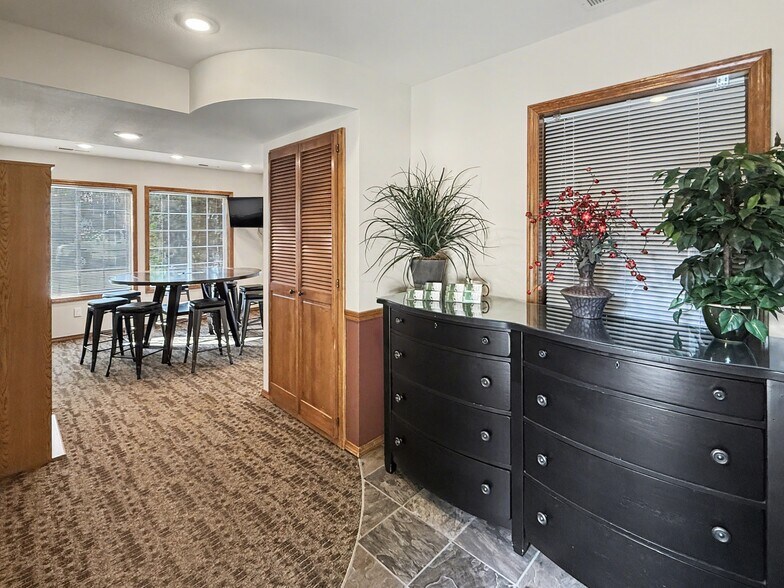 More Photos Of 1038 W Davidson Ave, Coeur d'Alene Office For Sale