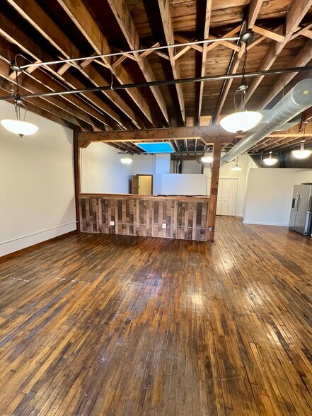 More Photos Of 509 NE 1st Ave, Minneapolis Storefront Retail Office For Lease