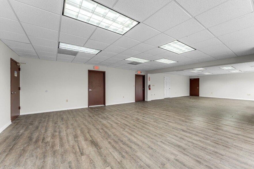 More Photos Of 2100 Nw 102nd Pl, Doral Warehouse For Lease