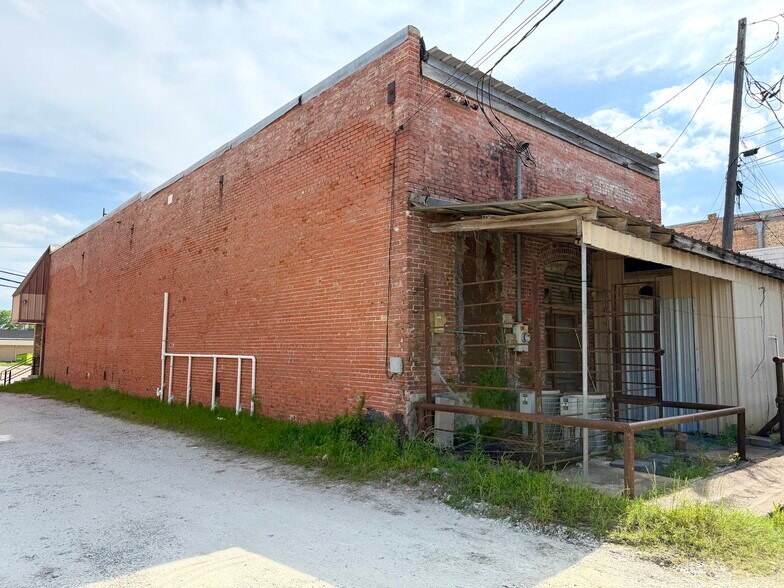 More Photos Of 108 Main st, Trinity Storefront For Sale