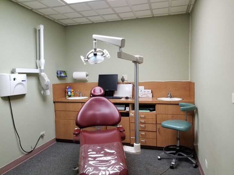 More Photos Of 855 E Palatine Rd, Palatine Medical For Sale