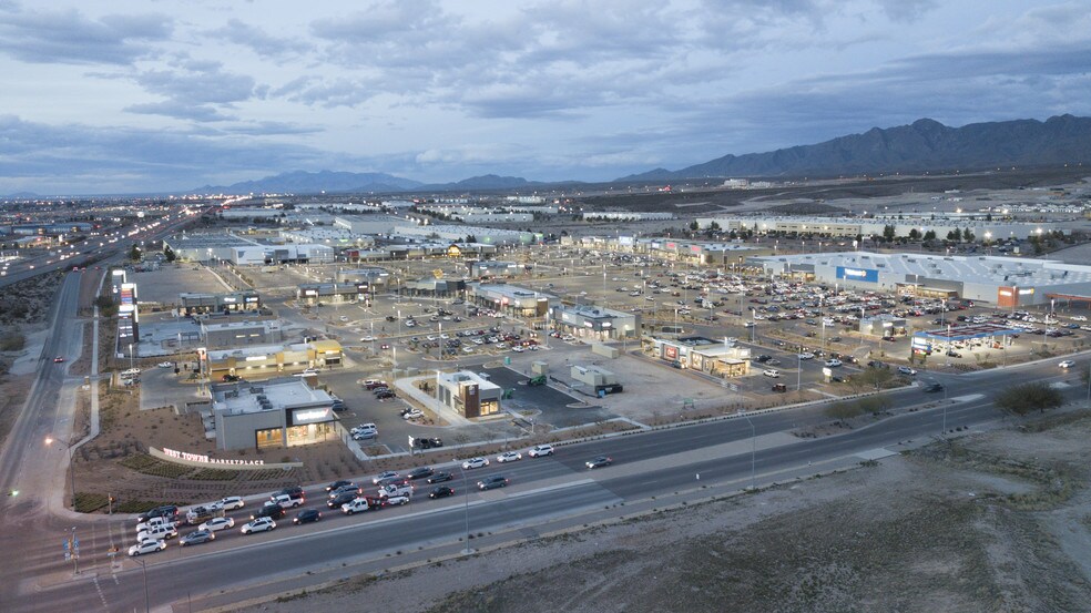 More Photos Of 6450 N Desert Blvd, El Paso Department Store For Lease