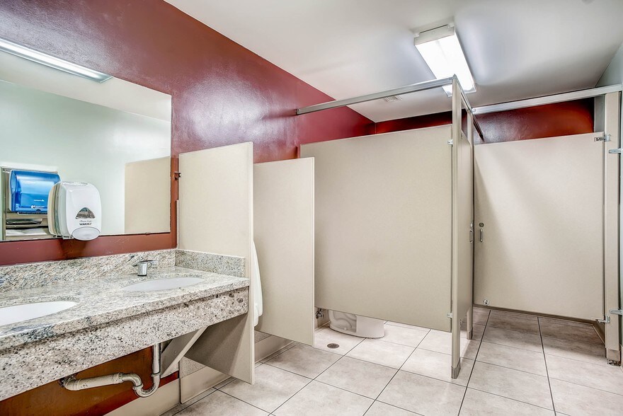 More Photos Of 363 S Harlan St, Lakewood Office For Lease