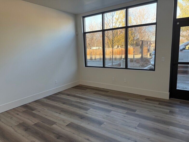 More Photos Of 2177 E Dunyon St, Eagle Warehouse For Lease