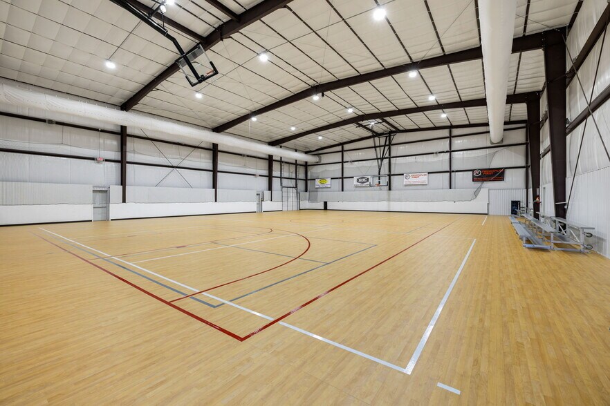 More Photos Of 3312 Schlipf Rd, Katy Sports And Entertainment For Lease