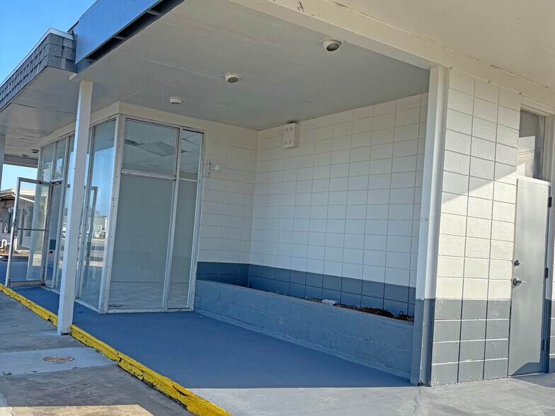More Photos Of 1700 N Harbor City Blvd, Melbourne Storefront Retail Office For Lease