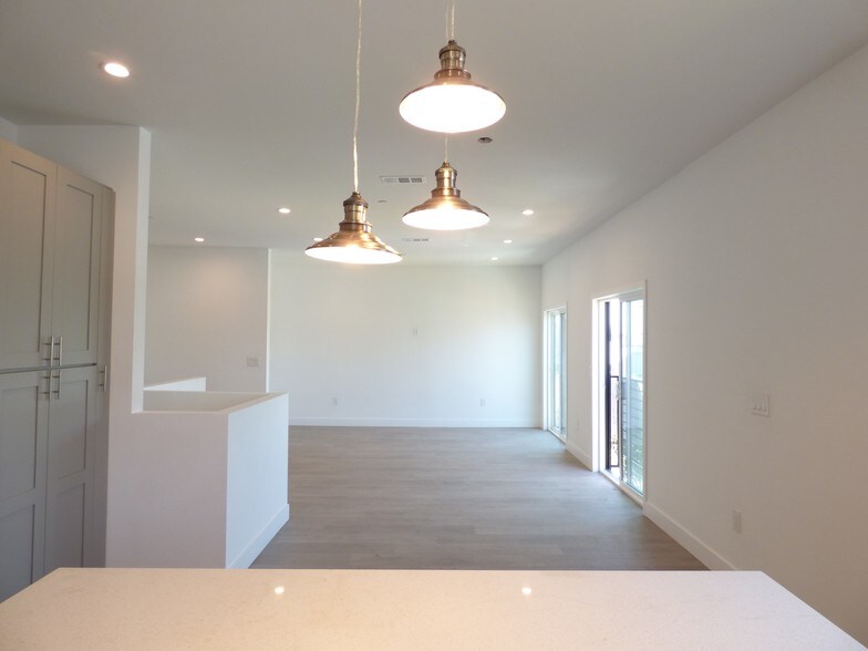 More Photos Of 1256 N Hobart Blvd, Los Angeles Apartments For Sale
