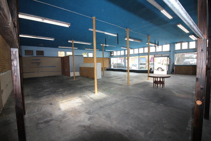 More Photos Of 3780 Mission Blvd, San Diego General Retail For Lease