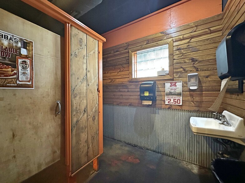 More Photos Of 219 S Main St, Fort Atkinson Bar For Sale