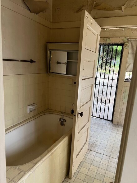 More Photos Of 3303 Floral Dr, Los Angeles Apartments For Sale