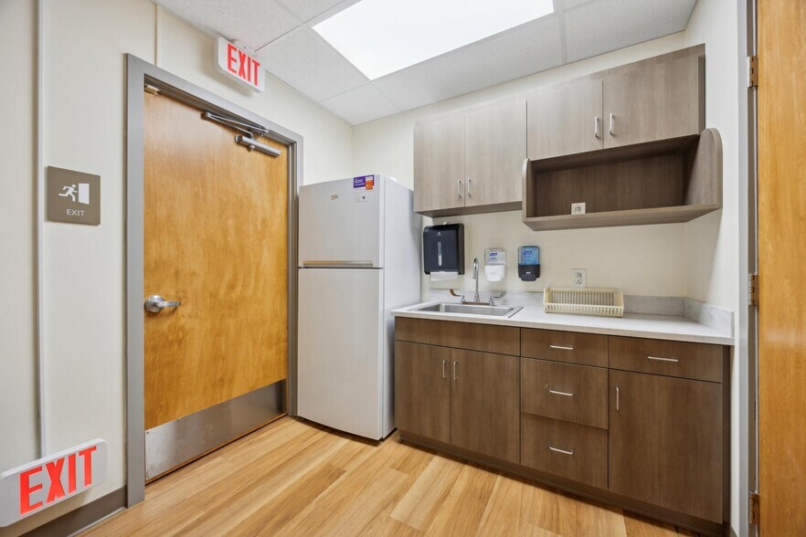 More Photos Of 1569 Medical Dr, Pottstown Office For Sale