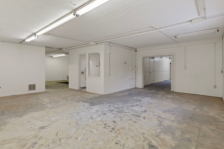 More Photos Of 377 Highway 40 W, Inglis Flex For Lease